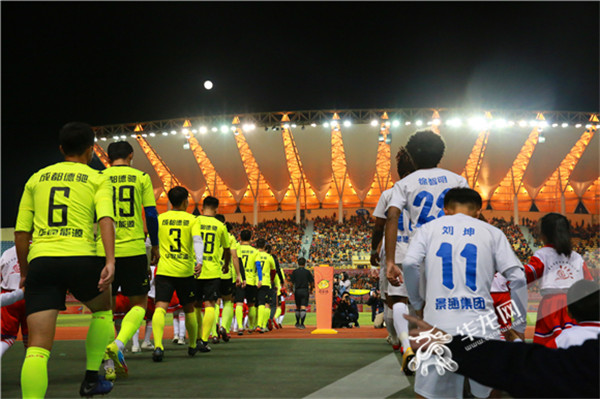 阿扎伦卡重返赛场，出色防守首场状态出色，勇士观众沸腾！赢得满堂喝彩的简单介绍-爱游戏平台体验