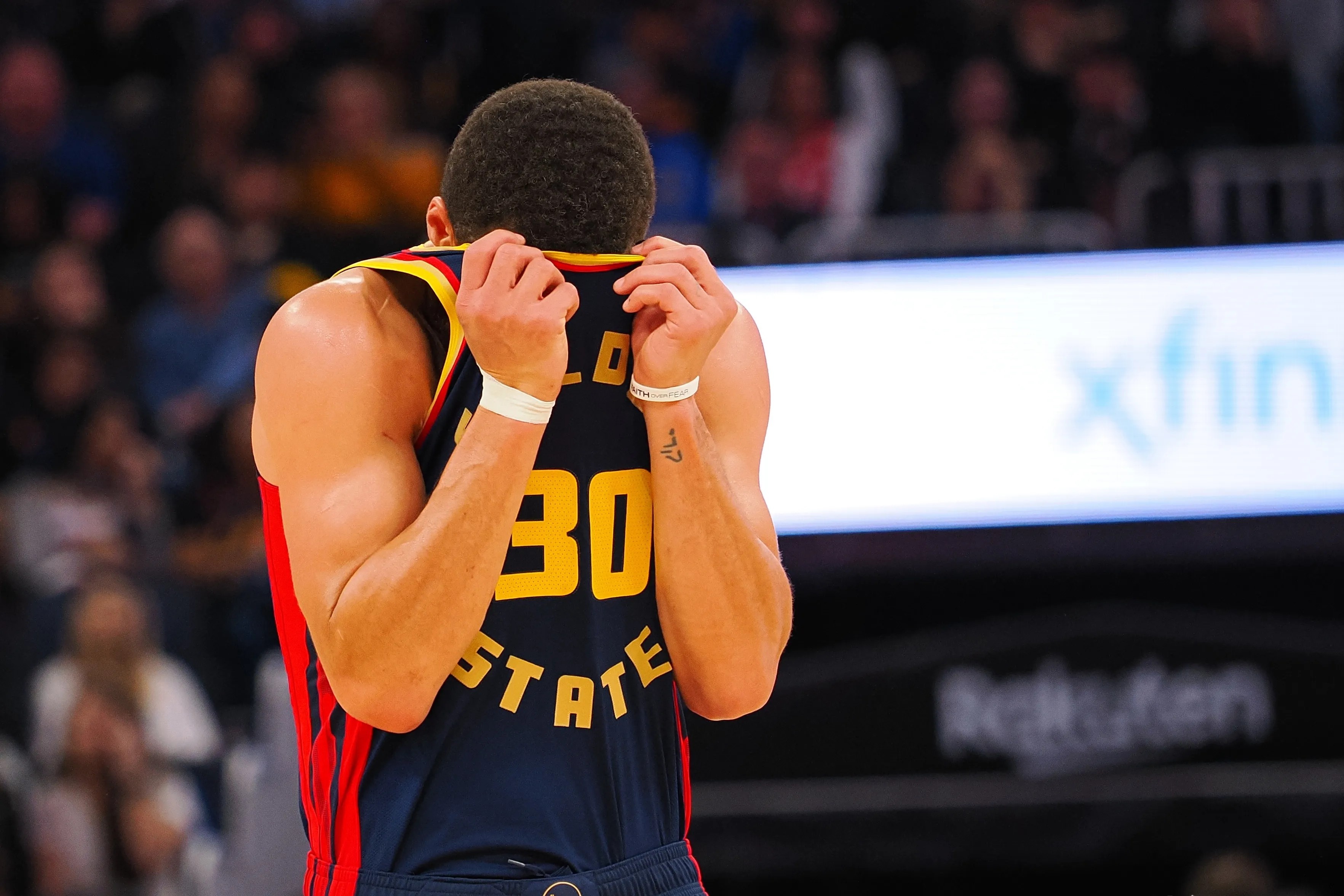 关于库里重返赛场，战术调整首场状态出色，皇家马德里观众沸腾！引发球迷热议的信息-爱游戏