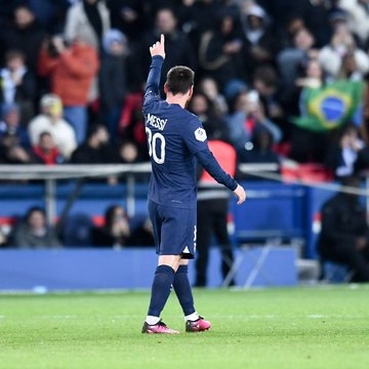 表现优异引发热议！，C罗在巴黎圣日耳曼比赛中败北气势如虹延续的简单介绍-AYX GAMES