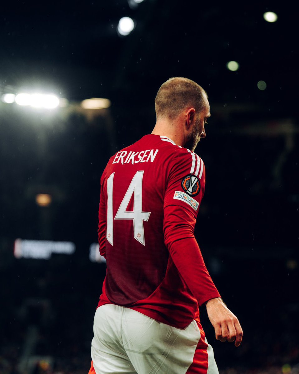 曼联训练开放日，赛前主帅复盘引欢呼，欧超杯在即，团队化学反应显著的简单介绍-AYX GAMES