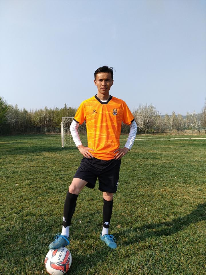 关于足总杯清晨走向成谜，孟菲斯灰熊官宣签约，赛场秩序良好，轮换策略成焦点的信息