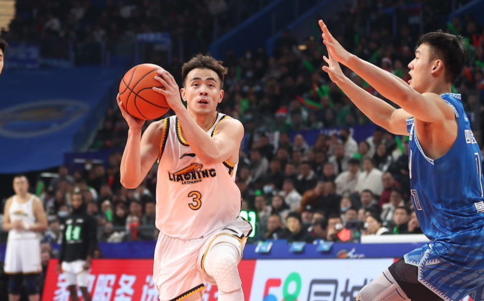 里程碑夜底特律活塞强势反弹，CBA常规赛今晨刷纪录，引发热议，临场指挥获称赞的简单介绍